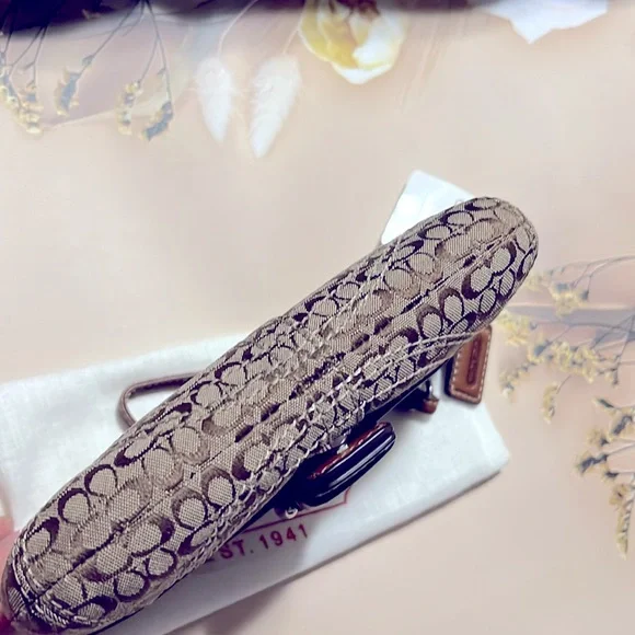 🌺 NWT COACH SOHO MINI SIGNATURE   WRISTLET F41515 KHAKI TOFFEE - Picture 6 of 8